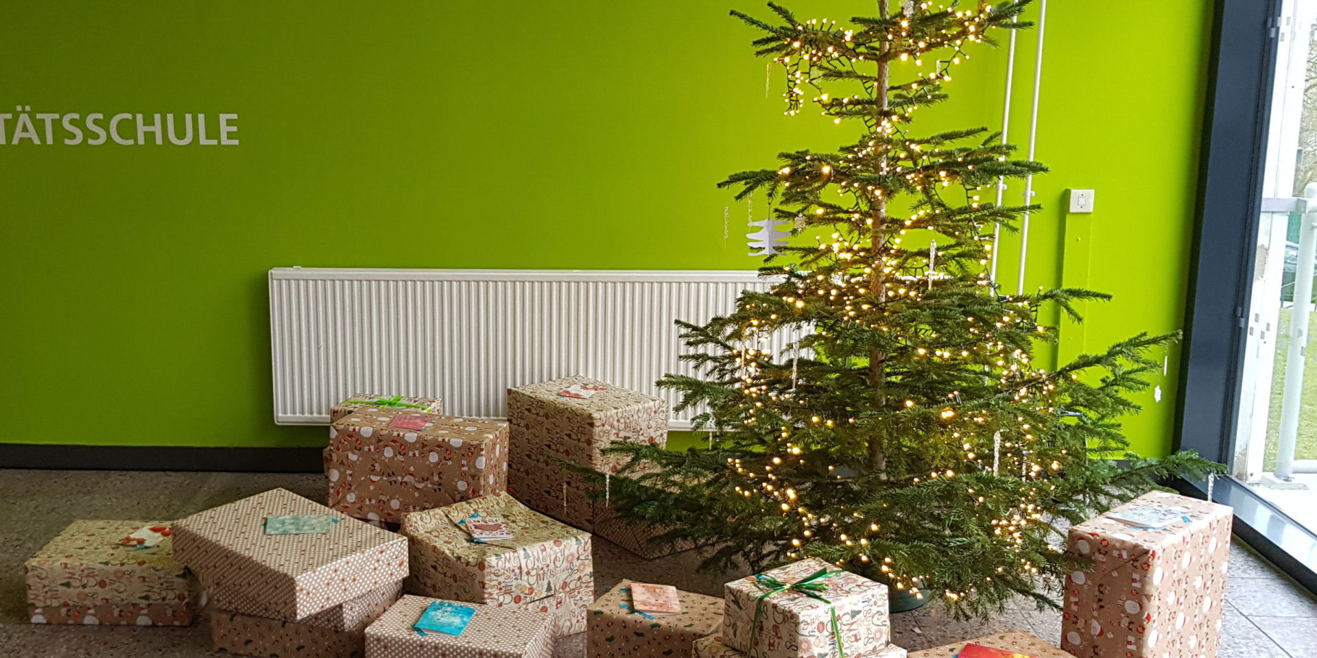 Baum-mit-Geschenken